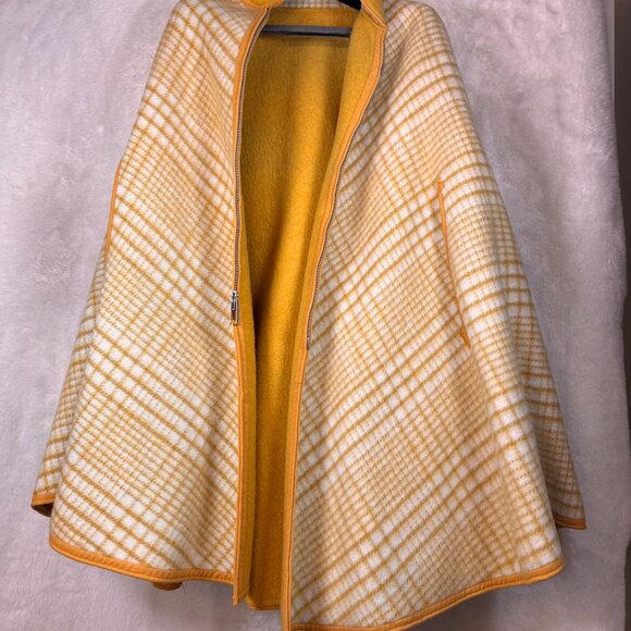 A0040 Vintage 60s 100% Wool Reversible Poncho Cape Plaid Yellow Zip Up One Size - Picture 5 of 8